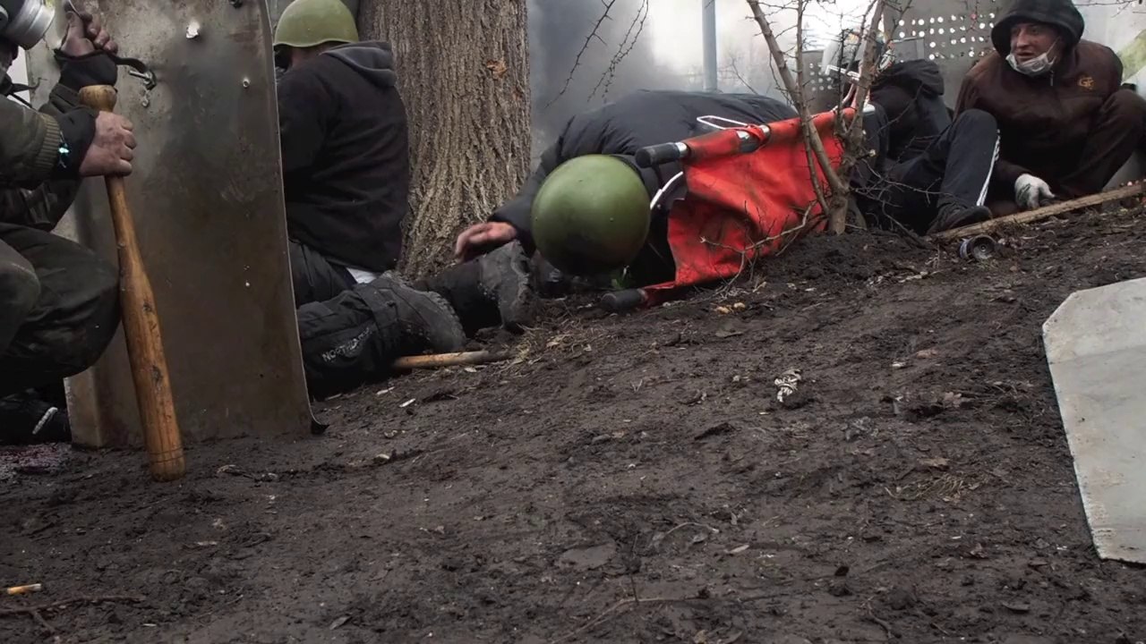 Le reporter de l'agence Magnum Jérôme Sessini sous les balles des snipers des rues de Kiev © Jérôme Sessini / Magnum Photos