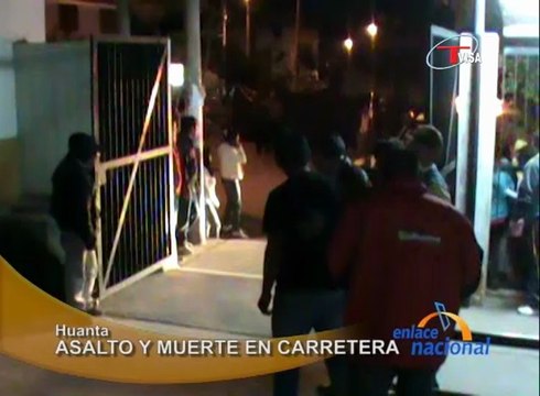 Un violento asalto ocurrió en la carretera Huanta - San José de Seje, donde sujetos encapuchados interceptaron una camioneta asesinando al chofer y a un profesor, dejando heridos a otros dos maestros.