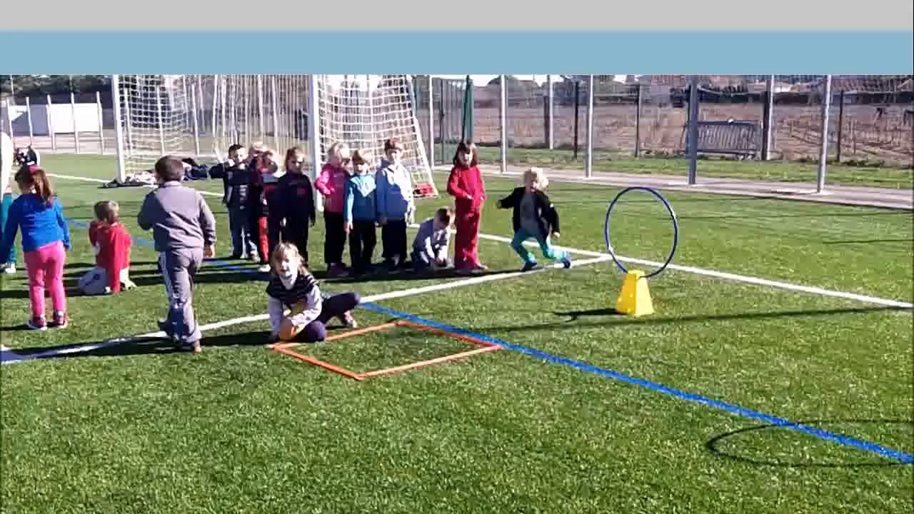 atelier stade avec balle ovale