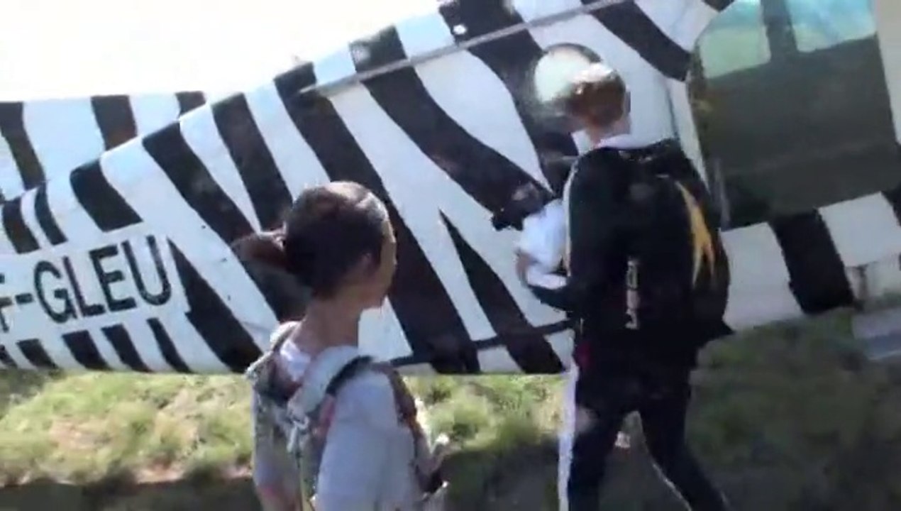 VJ NAD  saut en parachute