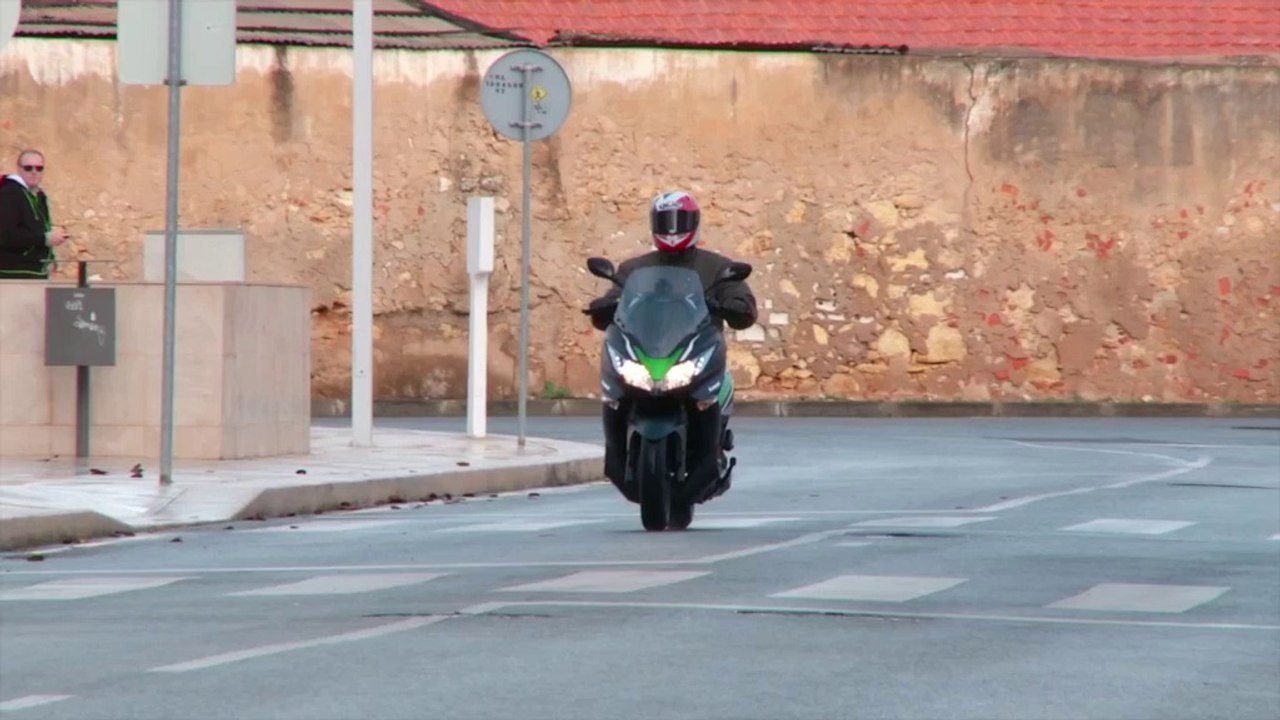 Essai Kawasaki J300