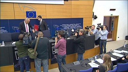 UE revisa crescimento para cima