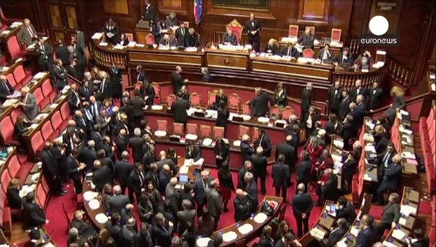 Italy's PM Renzi easily wins confidence vote