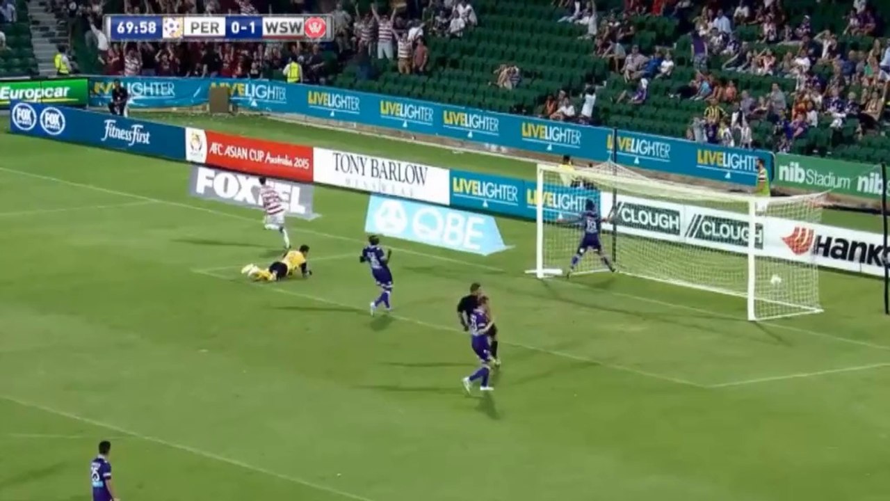 A-League: Gallas mit Slaptstickeinlage