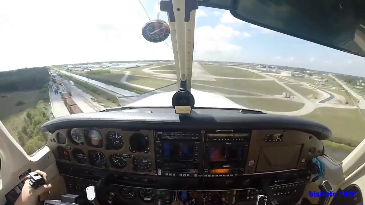 Un oiseau explose le cockpit d'un avion en plein vol