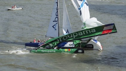 Crash between Groupama and Team Aberdeen