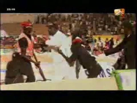 [Vidéo] Insolite: Gris Bordeaux / Tapha Gueye après la victoire de Papa Sow sur Baye Mandione