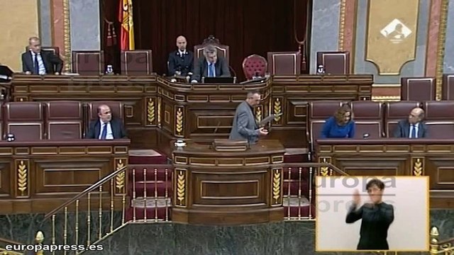 Compromís estruja una lata de Coca-Cola en el Debate