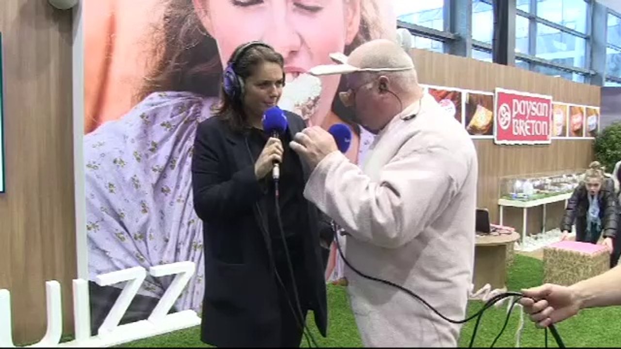 Gage : Valérie Bénaïm imite le cri du cochon