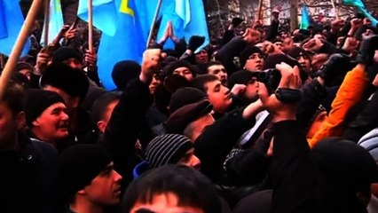 Rival protest groups rally outside Crimean parliament