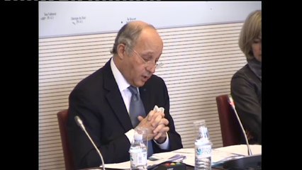Laurent Fabius humilie le député Pierre Lellouche à l'Assemblée nationale