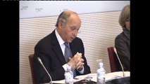 Laurent Fabius humilie le député Pierre Lellouche à l'Assemblée nationale