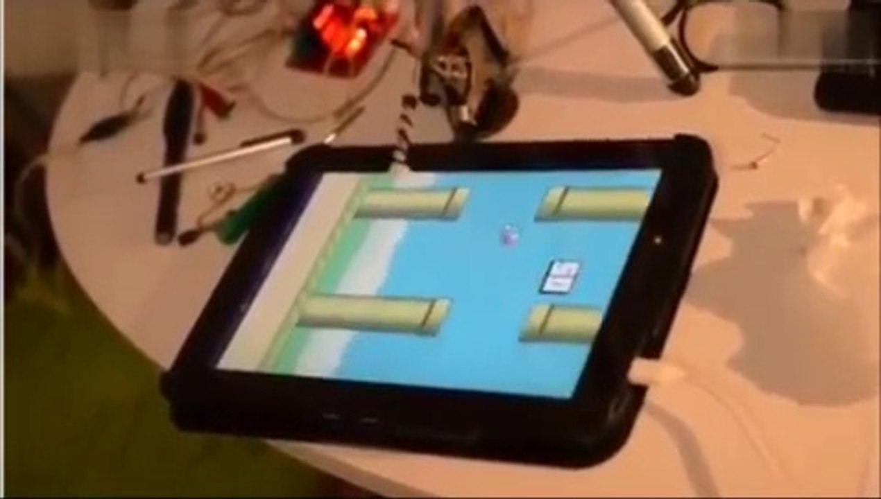 Robot qui joue à Flappy Bird