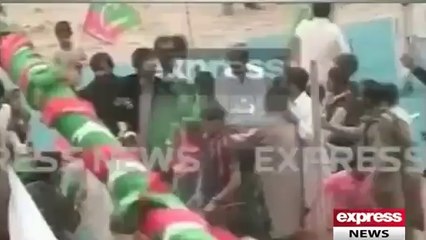 PTI workers fight with eachothers on PTI flag distribution