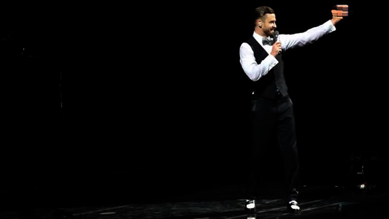 Justin Timberlake Gets Flipped Off During Concert, His Reaction Is Priceless
