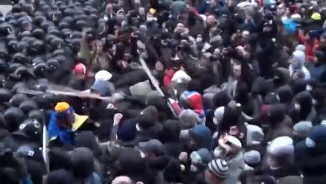 Maidan/Kiev: des manifestants "pacifiques"...