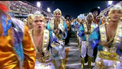 Reveja Fátima como repórter em carnavais passados no Vídeo Show