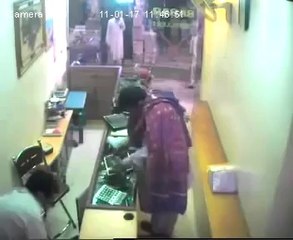 Dacoity at jewellery shop lahore