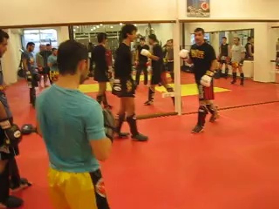 İSTANBUL KİCKBOXİNG MUAYTHAİ BOXİNG CLUB 3