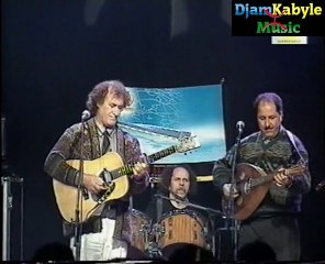 Groupe Idurar (Icebhed Yesli / Umeslub) live Yennayer (2000) avec Arezki Baroudi à la batterie