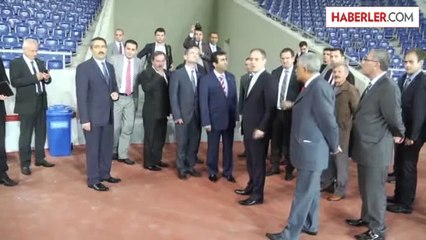 Bakan Kılıç, Mersin Stadyumu'nda incelemelerde bulundu