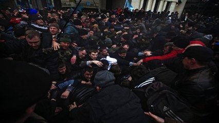 Crimean Tatars clash with pro-Russian groups