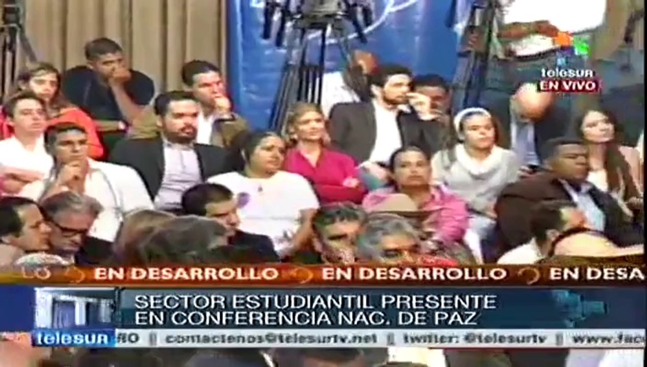 Universitaria hace un llamado de paz en Venezuela