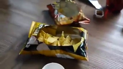How to open a bag of chips in the Japanese style
