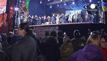 Ucraina, presentato il nuovo governo a Maidan: la piazza è scettica