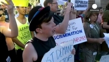 US: Arizona Governor blocks law allowing bar staff not to serve gay clients