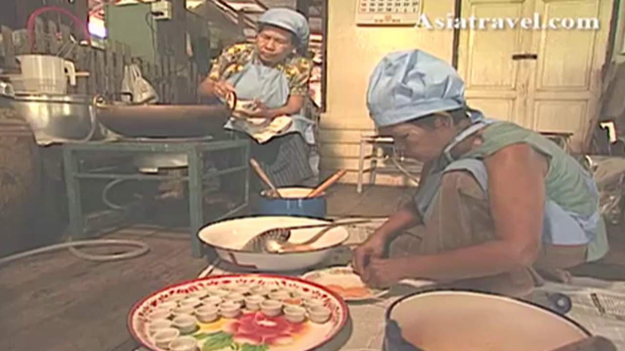 How to make Thai dessert Tong Yip, Yod, Foy, Thailand by Asiatravel.com