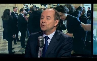 Urvoas : "Il faut arrêter ces vacances parlementaires avant 2017"