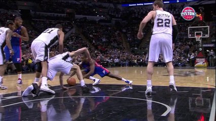 Manu Ginobili explose sa chaussure