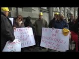 Napoli - Protesta dei pazienti stomizzati davanti al Tar -1- (26.02.14)