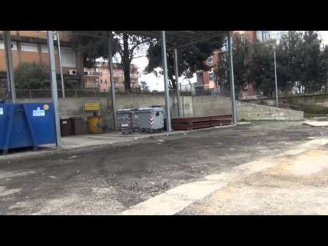 Aversa (CE) - Via Perugia, liberata l'isola ecologica (26.02.14)