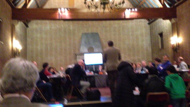 Le ton monte au conseil communal de Molenbeek entre Ahmed El Khannouss et un citoyen