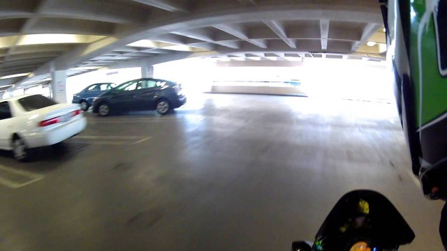 Quickie Clip #7: ZX6R 636 Parking Garage Revs (Enhanced HD Sound)