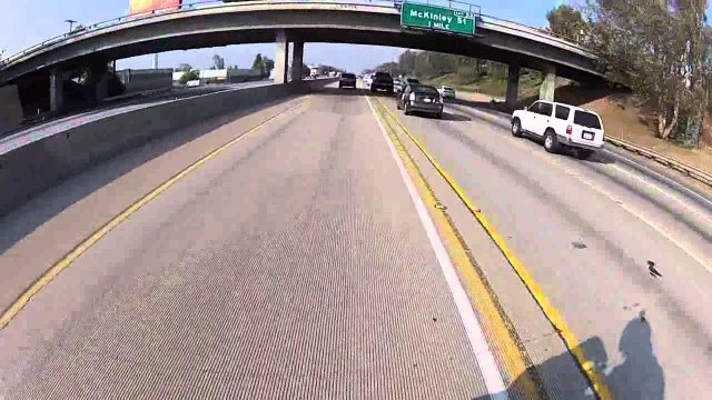 Kawasaki ZX-6R 636 High Speed freeway Run (Go Pro Hero 2)