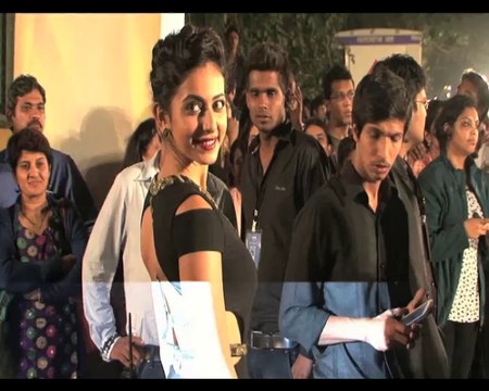 Yaariyan actress detained at Delhi airport