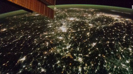 La Corée du Nord vue de nuit depuis un satellite : Noir Total...