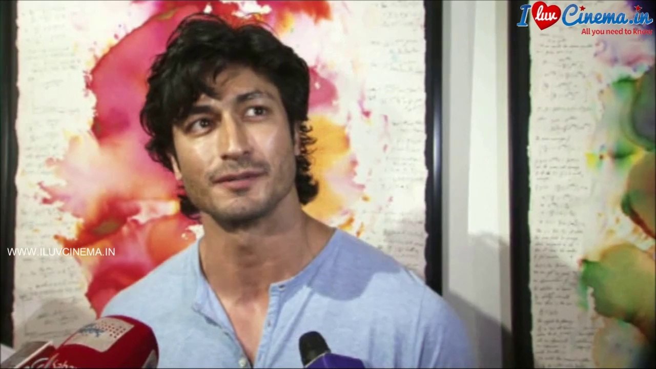 Tigmanshu Dhuila Inagurates Gaurav Bose's Art Exhibtion 'Momentia' | www.iluvcinema.in