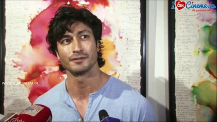 Tigmanshu Dhuila Inagurates Gaurav Bose's Art Exhibtion 'Momentia' | www.iluvcinema.in