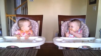 11 Aylık İkizler En Sevdikleri Şarkıyı Duyunca