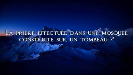 La prière effectuée dans une mosquée construite sur un tombeau ? [Shaykh Ibn Baz]