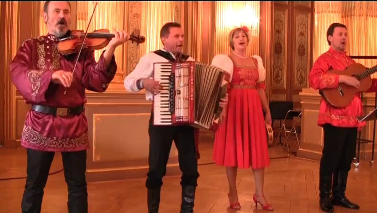 les AGT présentent Marina FARBMANN avec le trio "DAVAI"