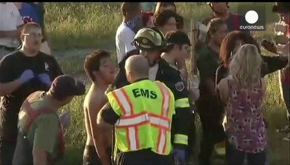 Nueve muertos al chocar un camión con un autobús escolar en California