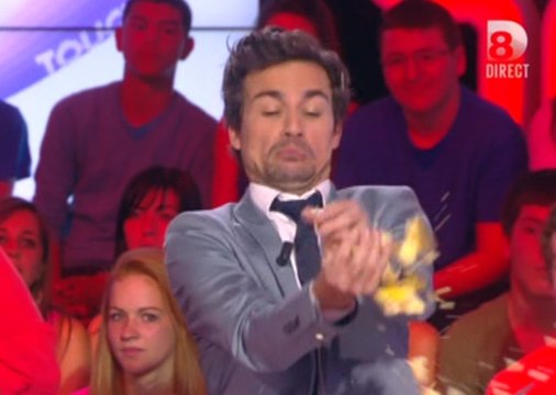 Bertrand Chameroy se prend une patate dans TPMP - ZAPPING PEOPLE DU 11/04/2014
