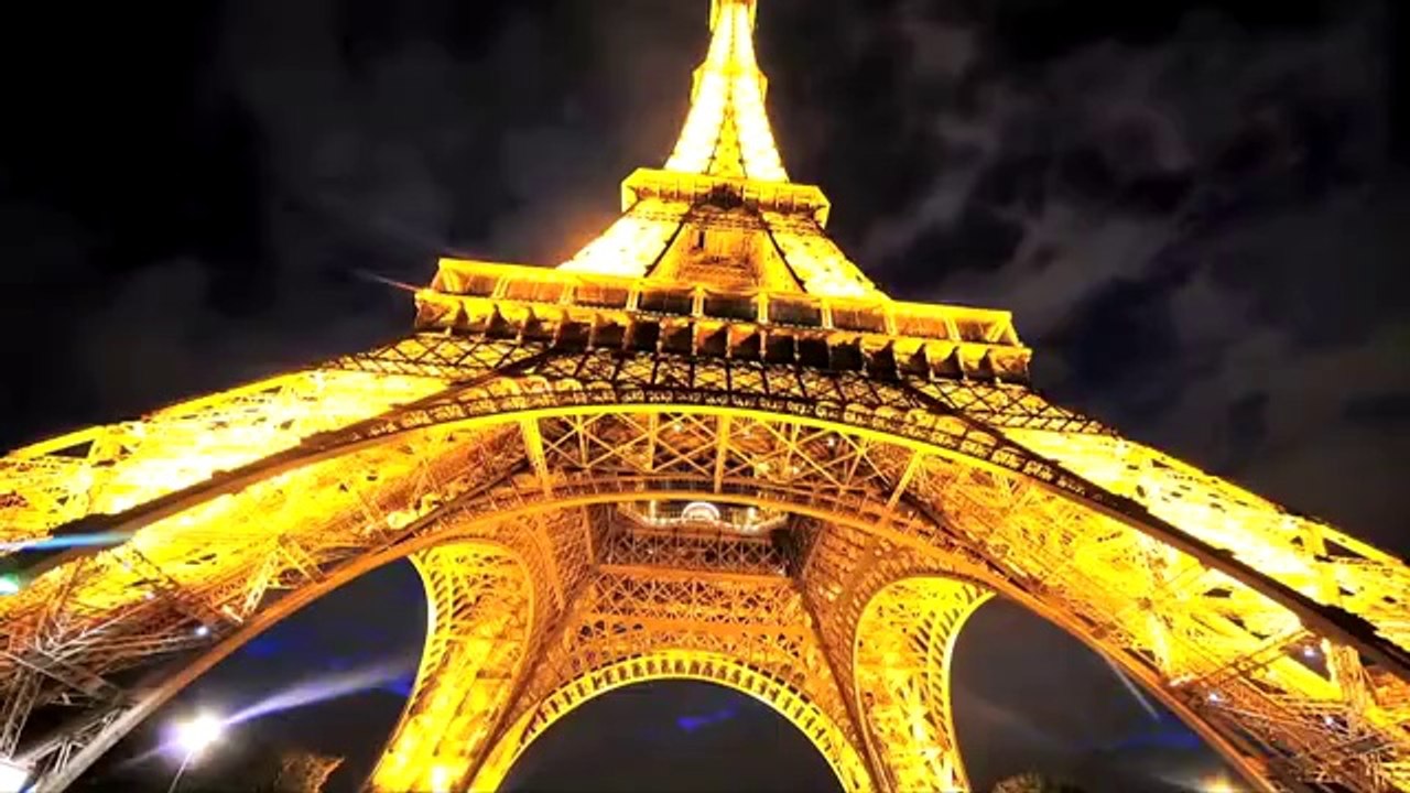 Eiffel Tower Time Lapse
