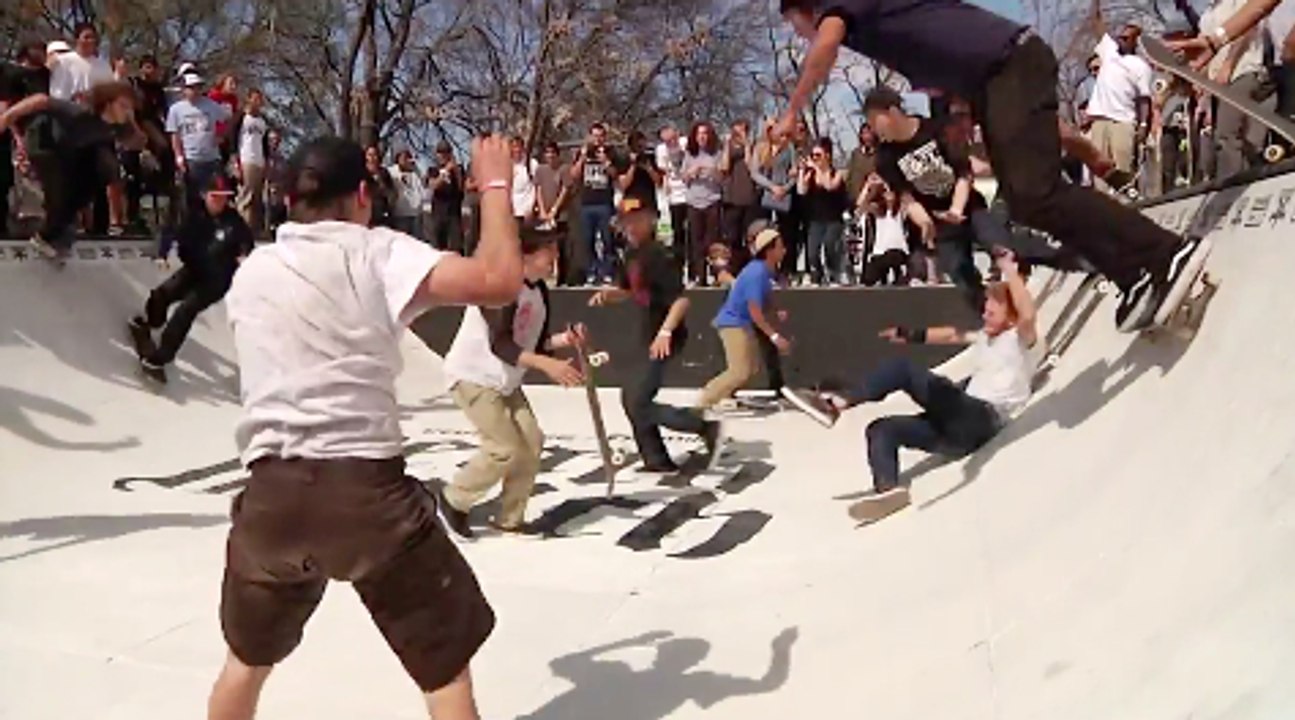 Insane Death Match in Texas Part 2 - Skateboard
