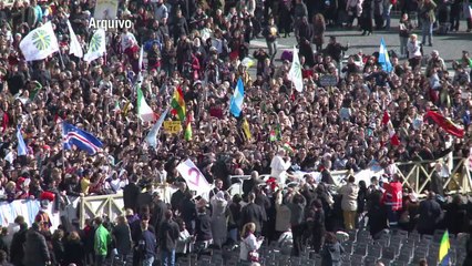 Francisco pede perdão por casos de pedofilia na Igreja